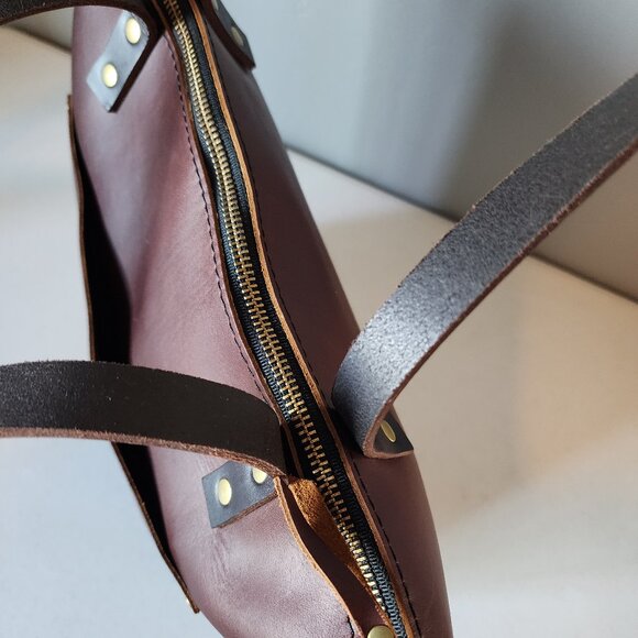 Portland Leather Tote "LIKE NEW" - Picture 13 of 16